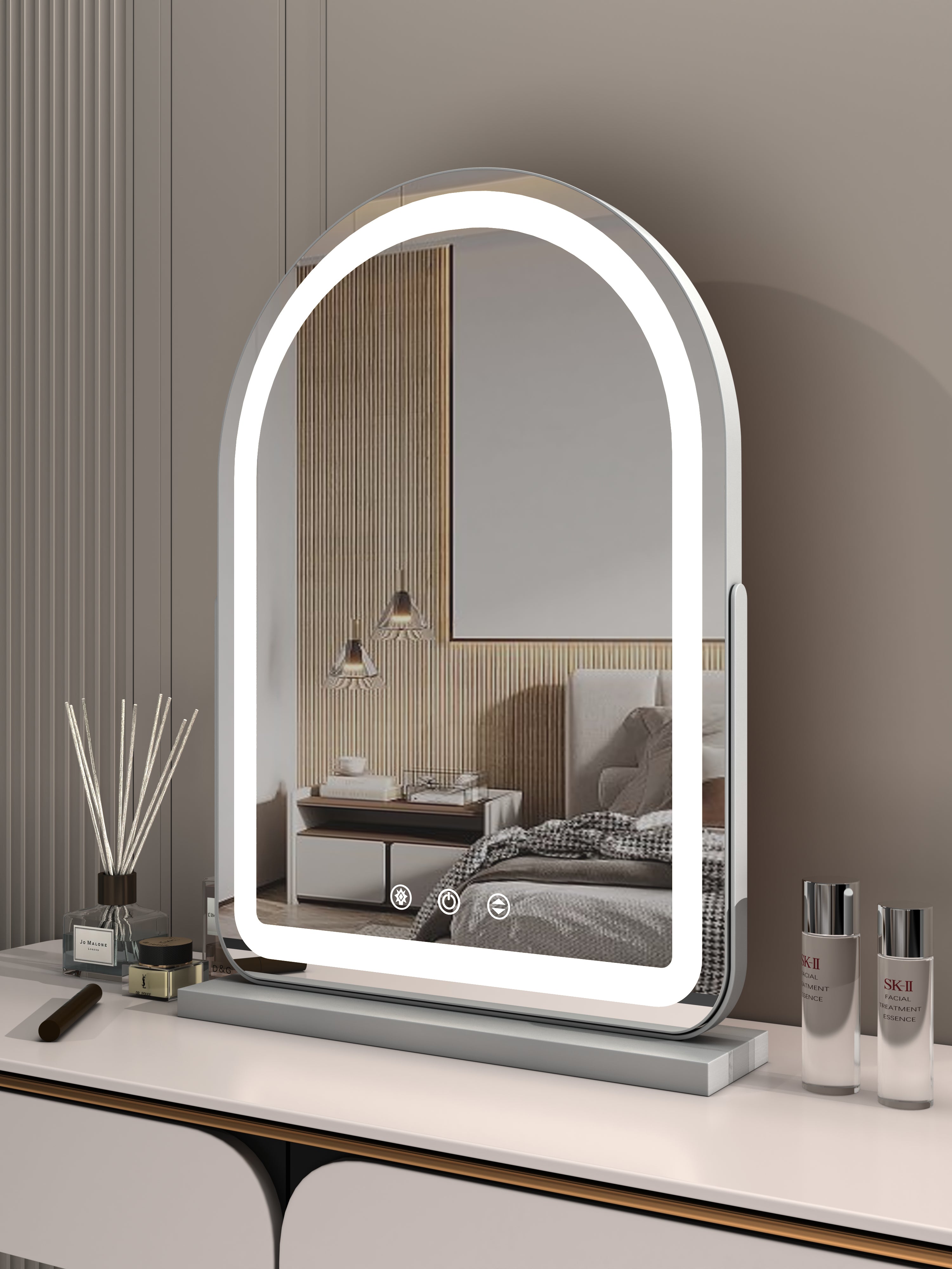 Curved bathroom deals vanity light