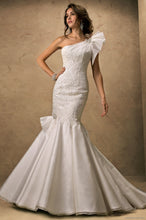 'Evita' Mermaid/Trumpet Wedding Dress